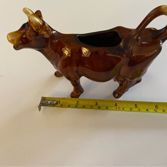 Cow creamer! Beautiful glazed pottery look. Unmarked. No chips or cracks. - Picture 2 of 10